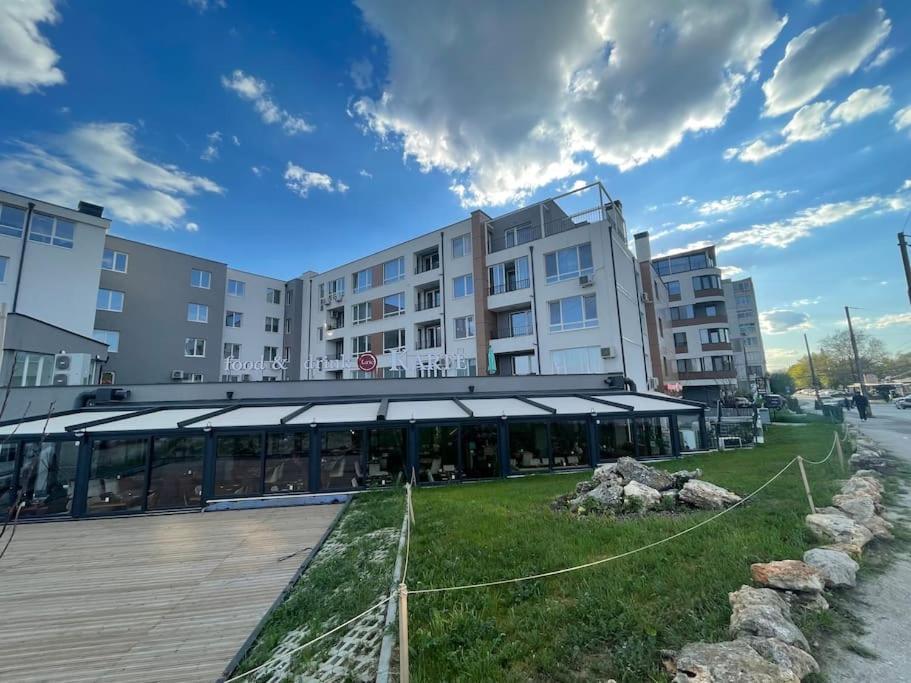 Hidden Treasure Apartment Varna ภายนอก รูปภาพ